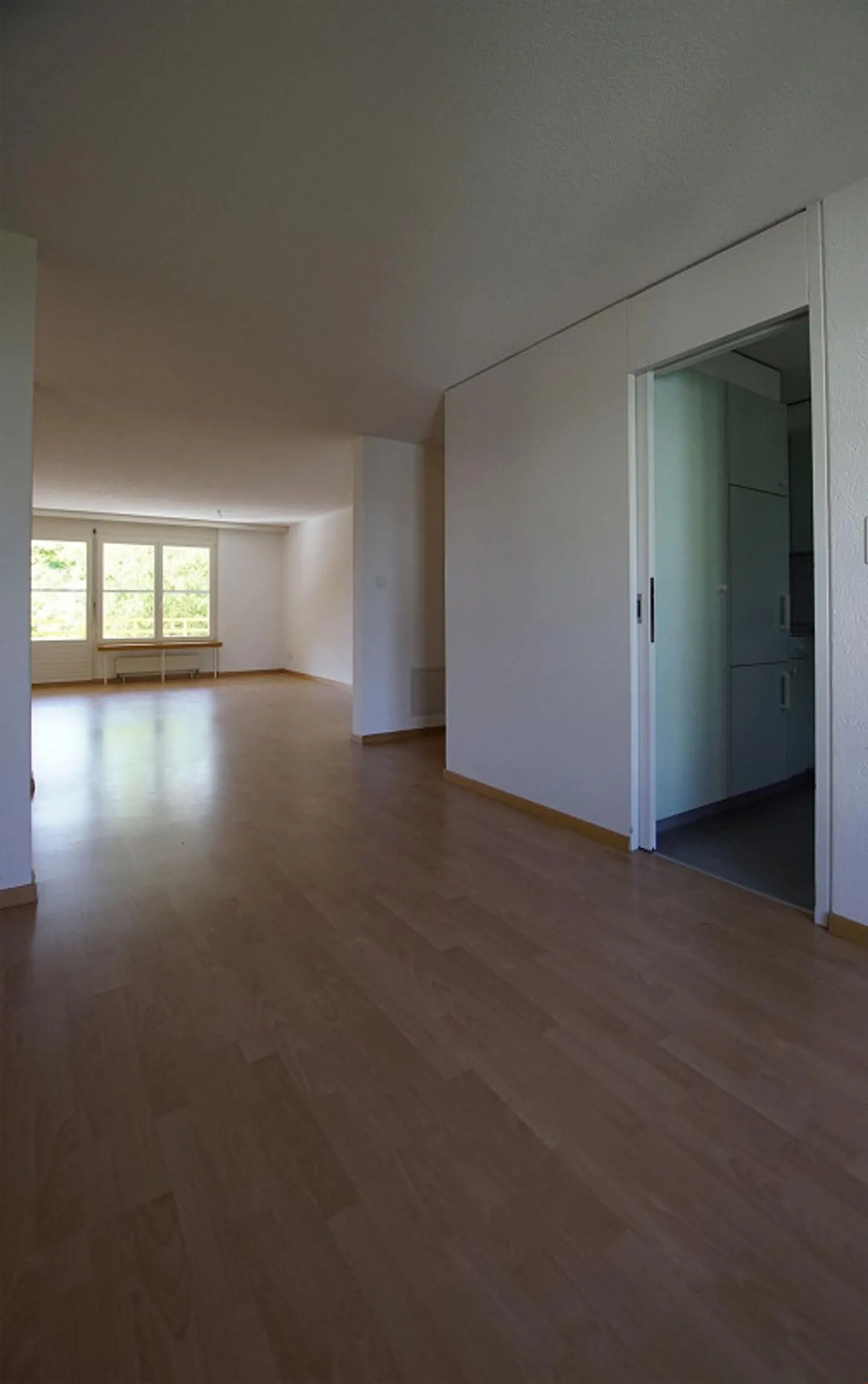 Geräumige Familienwohnung im Grünen - Foto 3 von 16