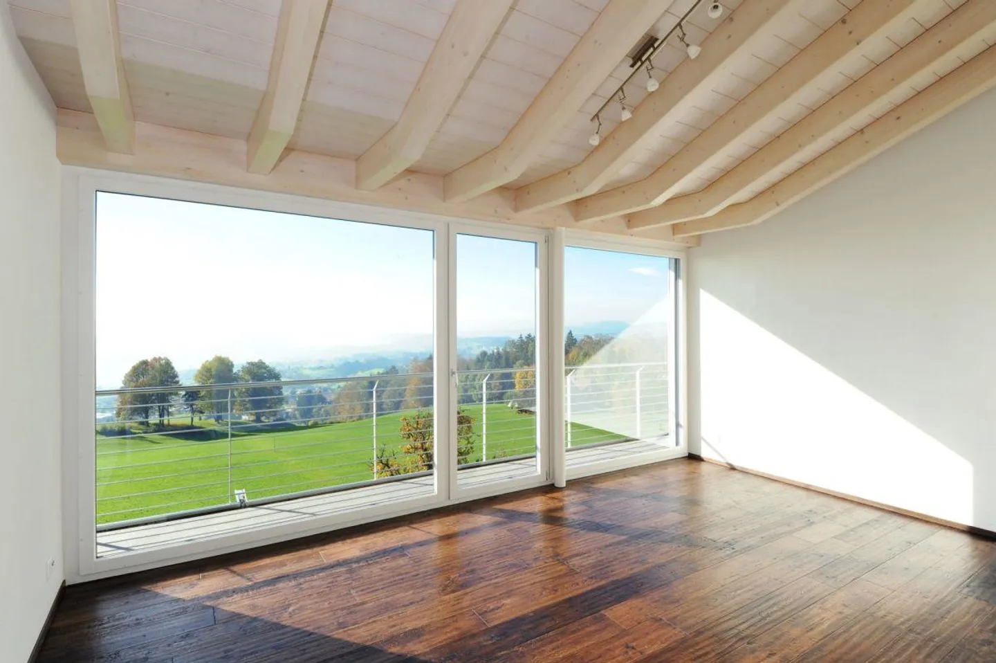 Vermietung 2½ -Zimmer-Wohnung mit herrlicher See- und Bergsicht - Foto 1 von 7