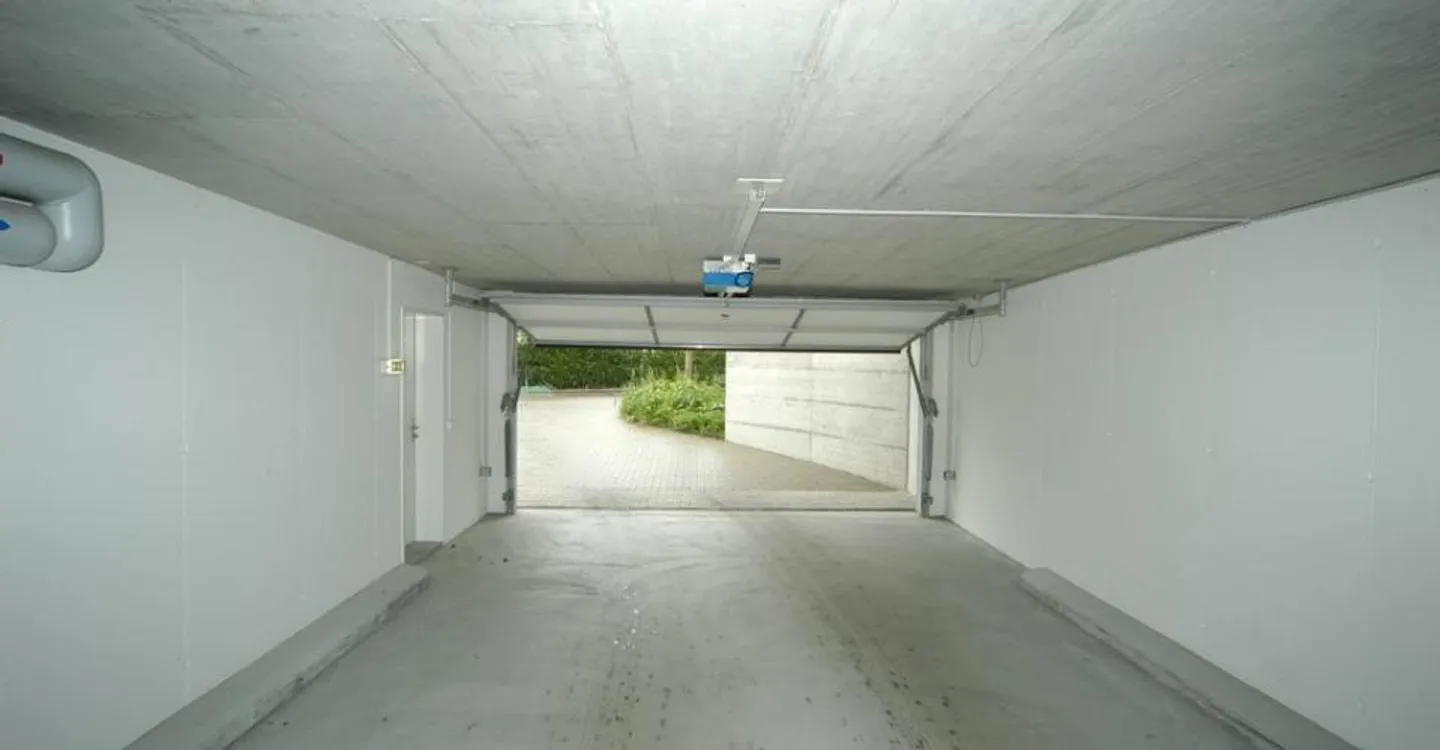 Motorradeinstellplatz verfügbar - Foto 2 von 2