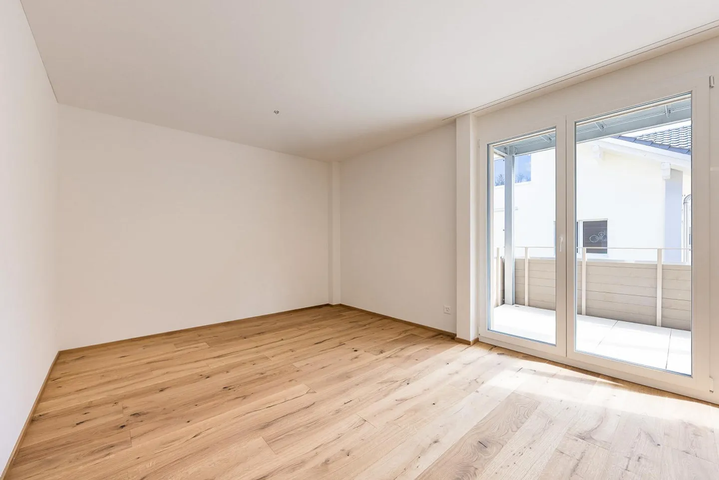 Cozy 2.5 Room Apartment - Photo 3 of 12