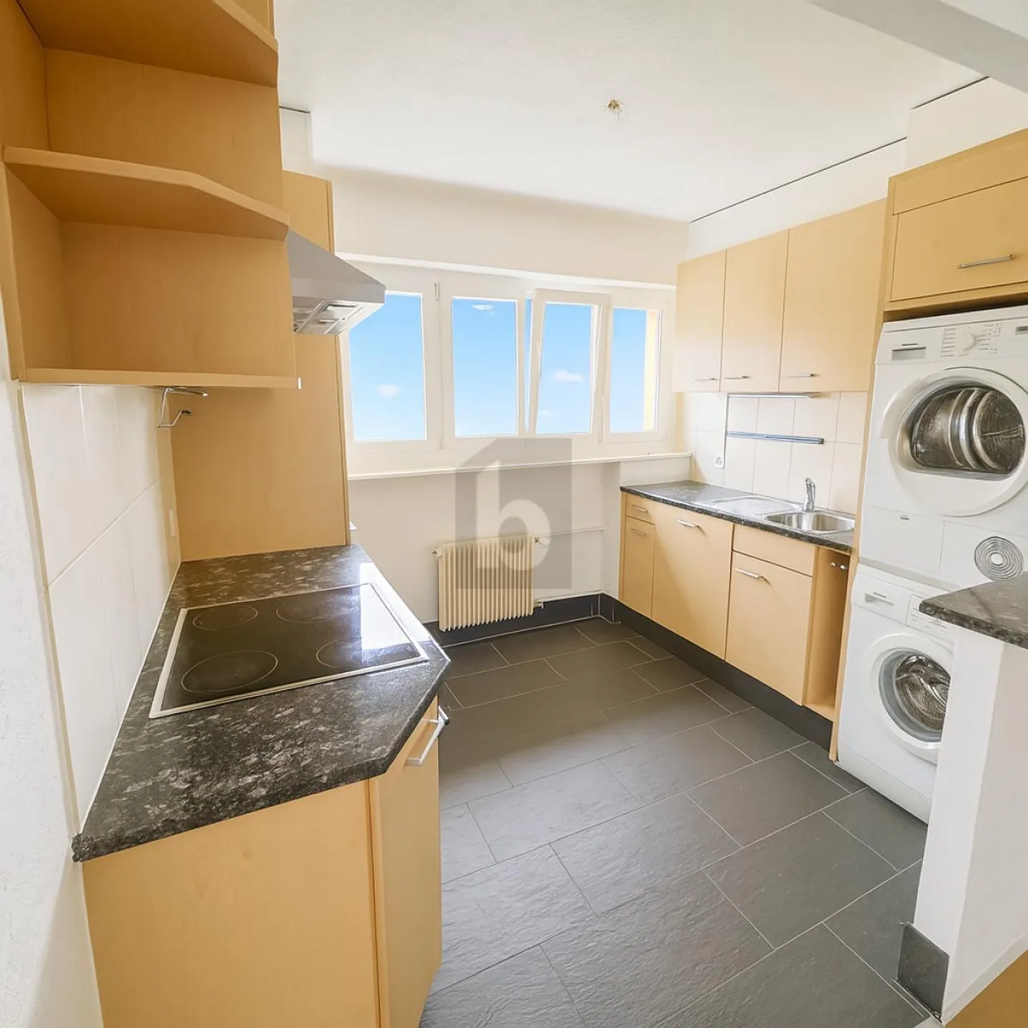 ENTIRELY RENOVATED, TOP FLOOR WITH BALCONY - Photo 4 of 6