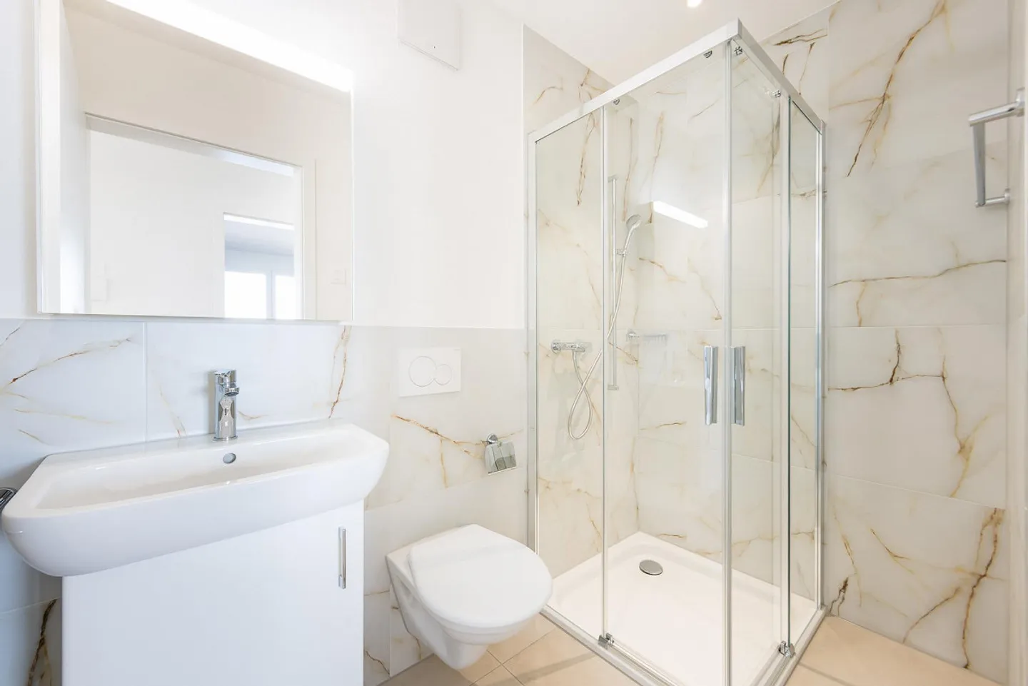 Cozy 2.5 Room Apartment - Photo 7 of 12