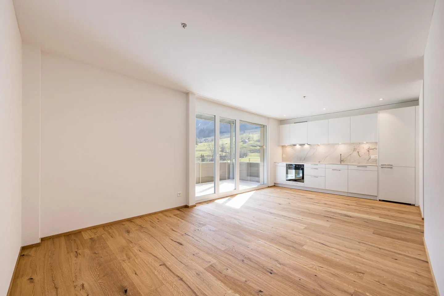 Cozy 2.5 Room Apartment - Photo 5 of 12