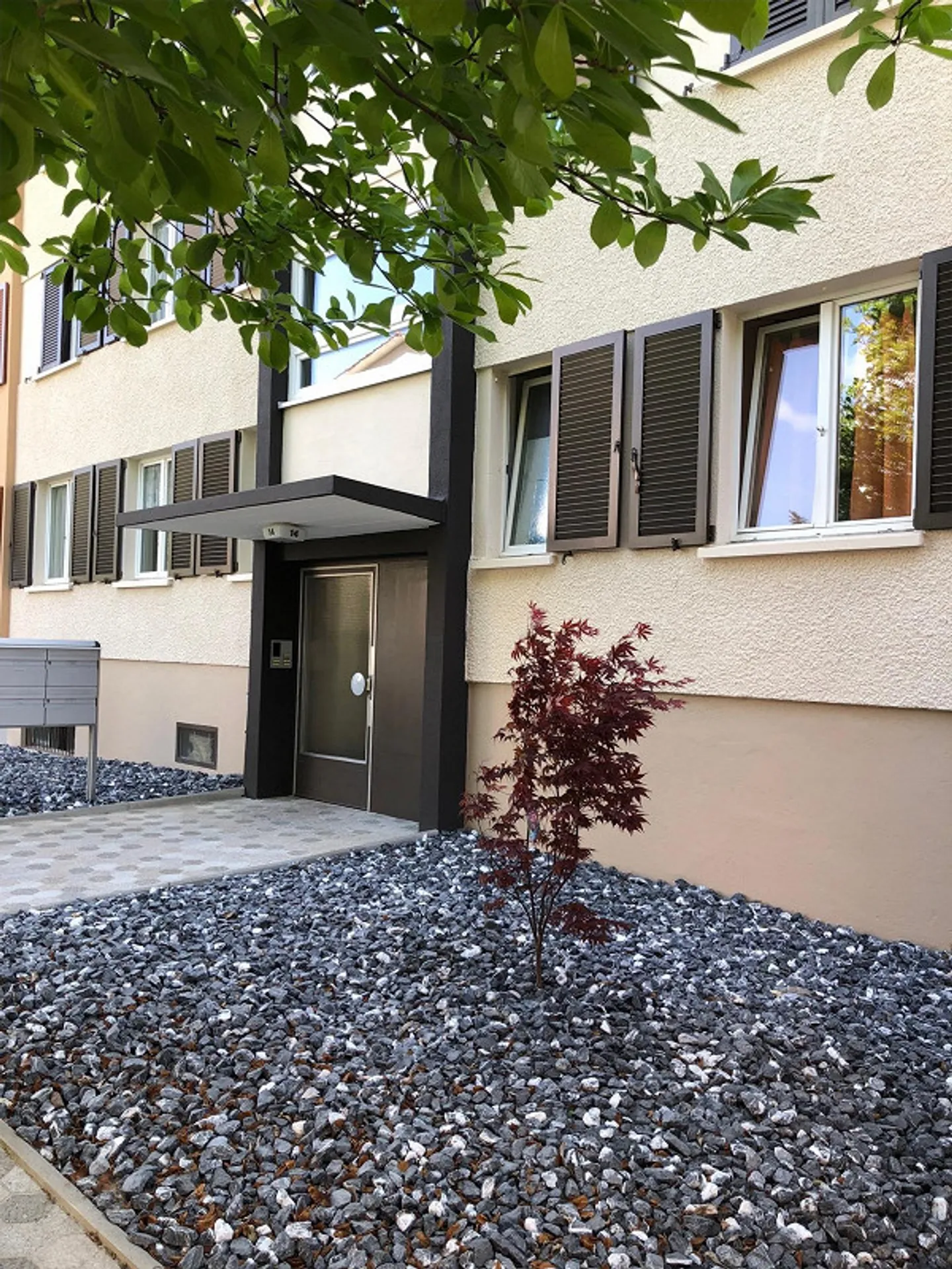 Appartamento ristrutturato con 3 stanze in posizione centrale vicino ai mezzi pubblici! - Foto 2 di 7