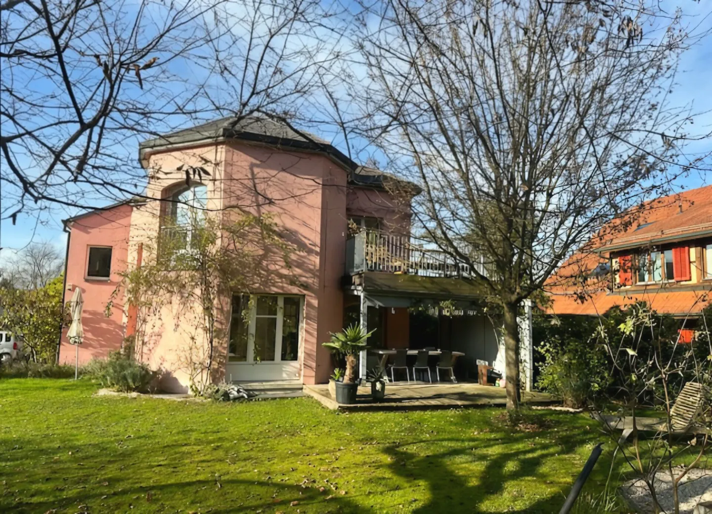 Una casa speciale nel verde! Spazio per tutta la famiglia - Foto 1 di 14