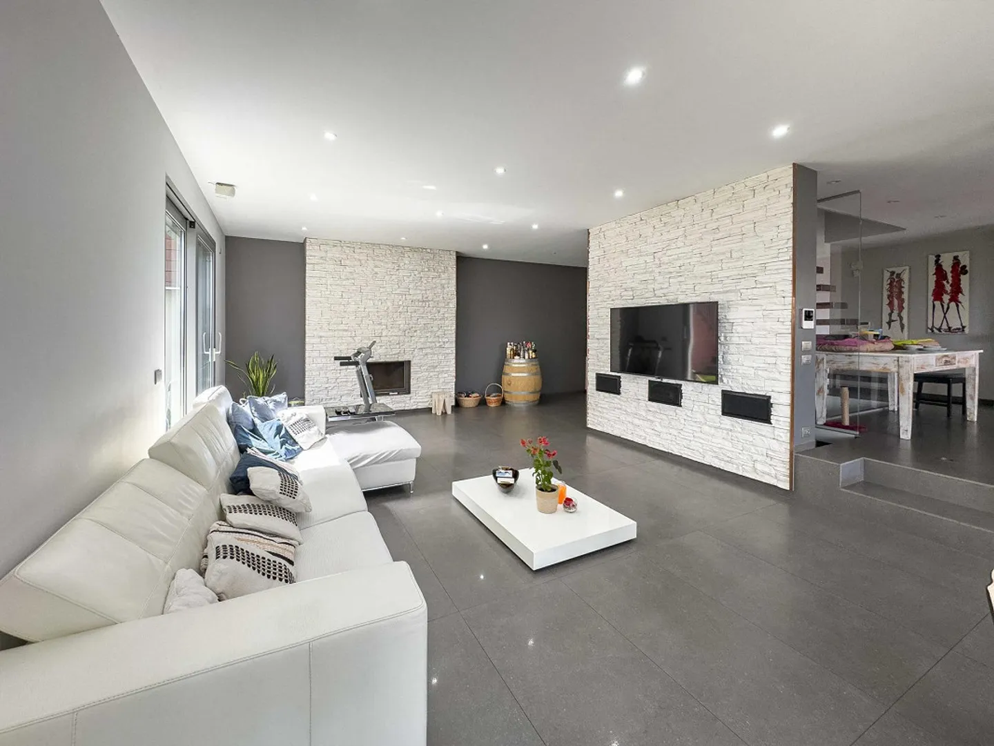 Bella casa con vista aperta su Rancate - Foto 1 di 10
