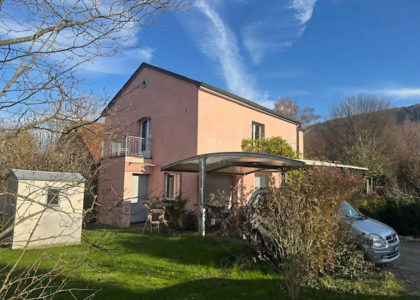 Una casa speciale nel verde! Spazio per tutta la famiglia - Foto 2 di 14