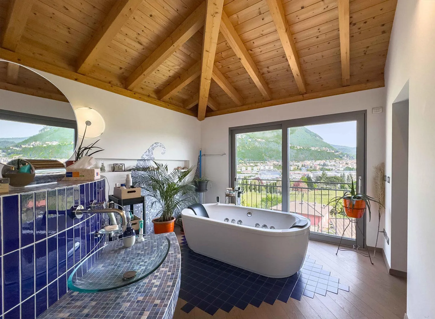 Bella casa con vista aperta su Rancate - Foto 8 di 10