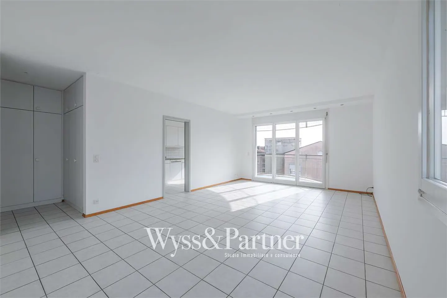 Appartamento spazioso con vista lago - Foto 1 di 13