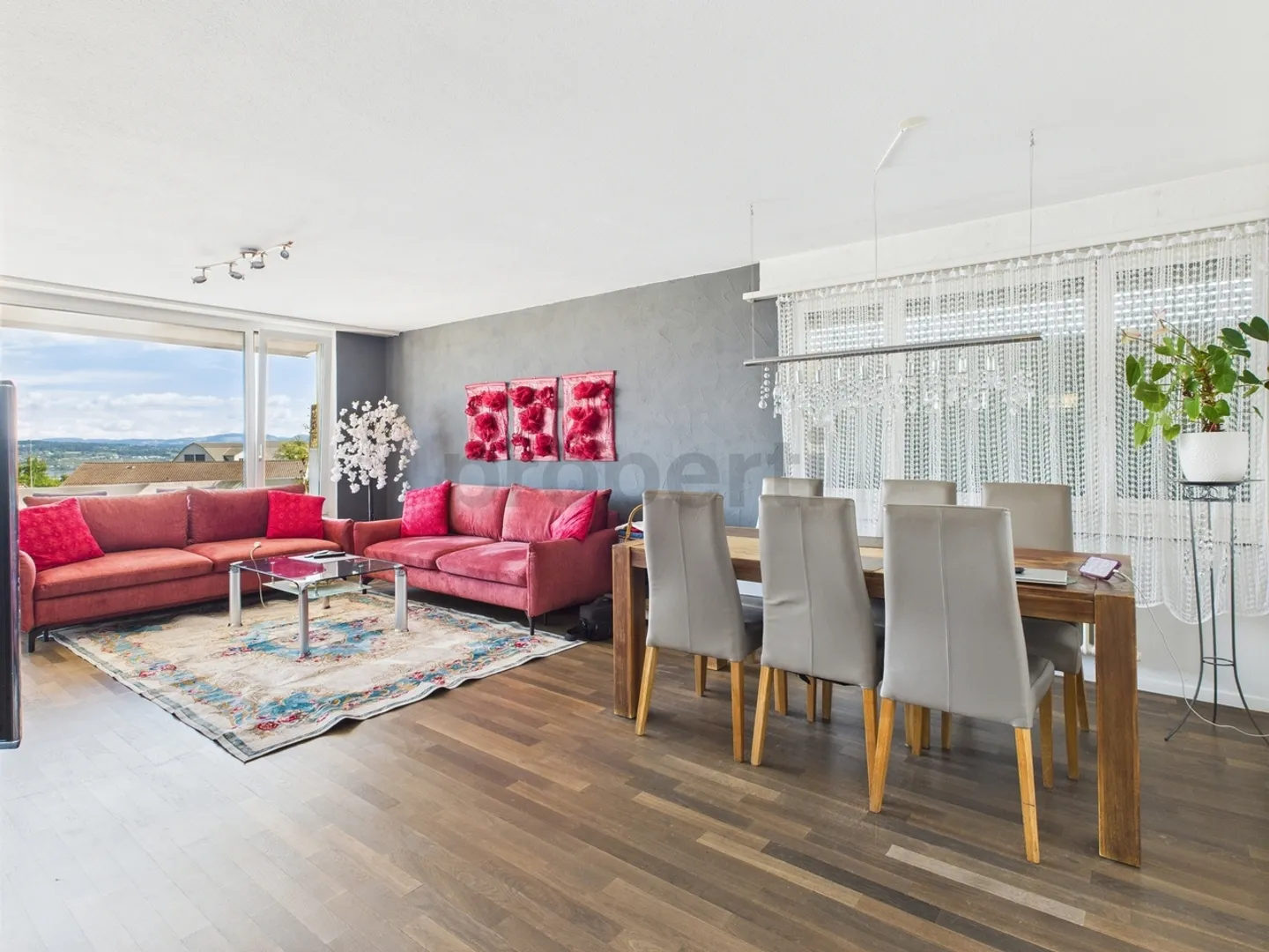 «Exklusive 4.5 Zimmer Wohnung mit Komfort und Lebensqualität» - Foto 2 von 12