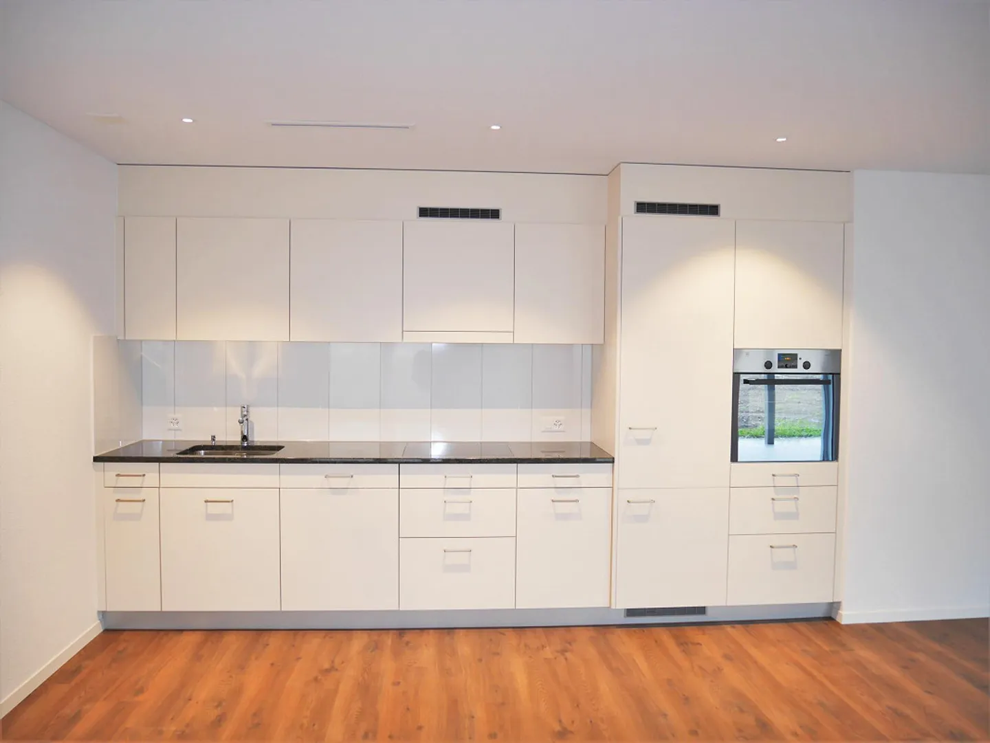 moderne Wohnung mit sonnigem Balkon - Foto 3 von 9