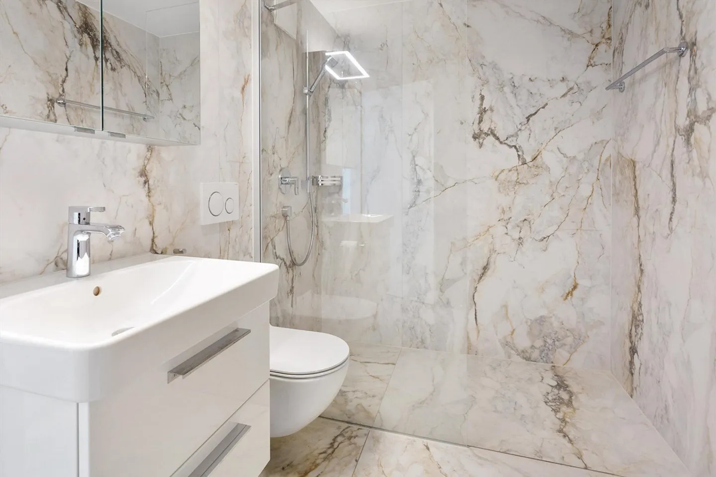 Modernes Apartment in historischer Villa - Foto 7 von 9