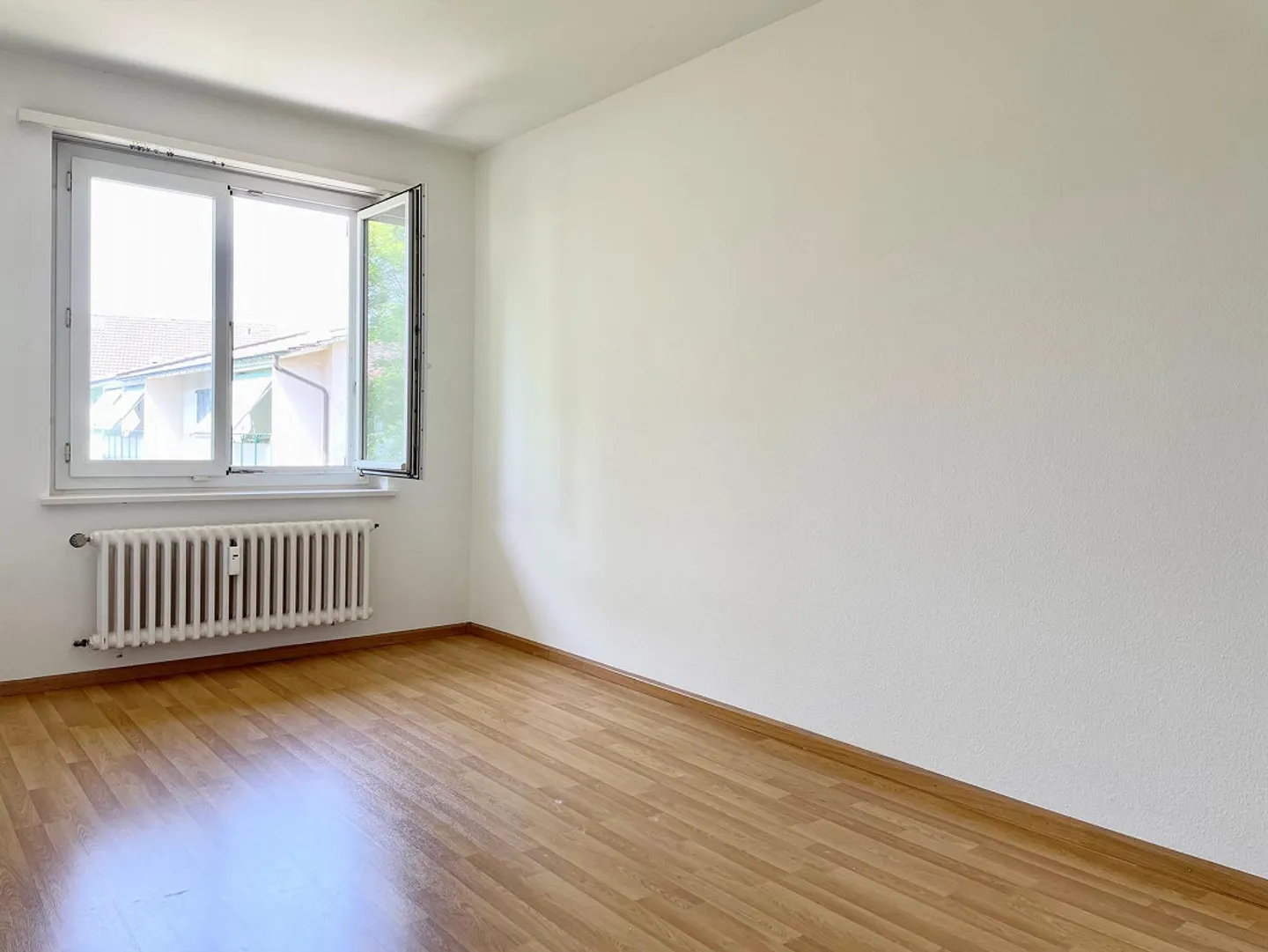 Appartamento ristrutturato con 3 stanze in posizione centrale vicino ai mezzi pubblici! - Foto 5 di 7
