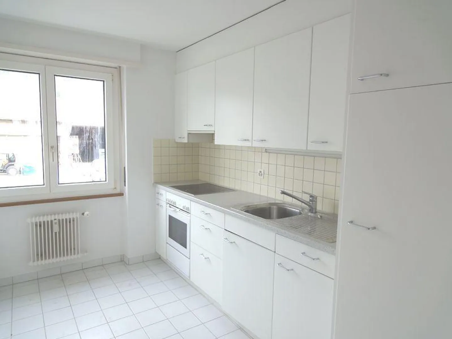 SPACIOUS APARTMENT NEAR STÄDLI LAUFEN - Photo 2 of 6