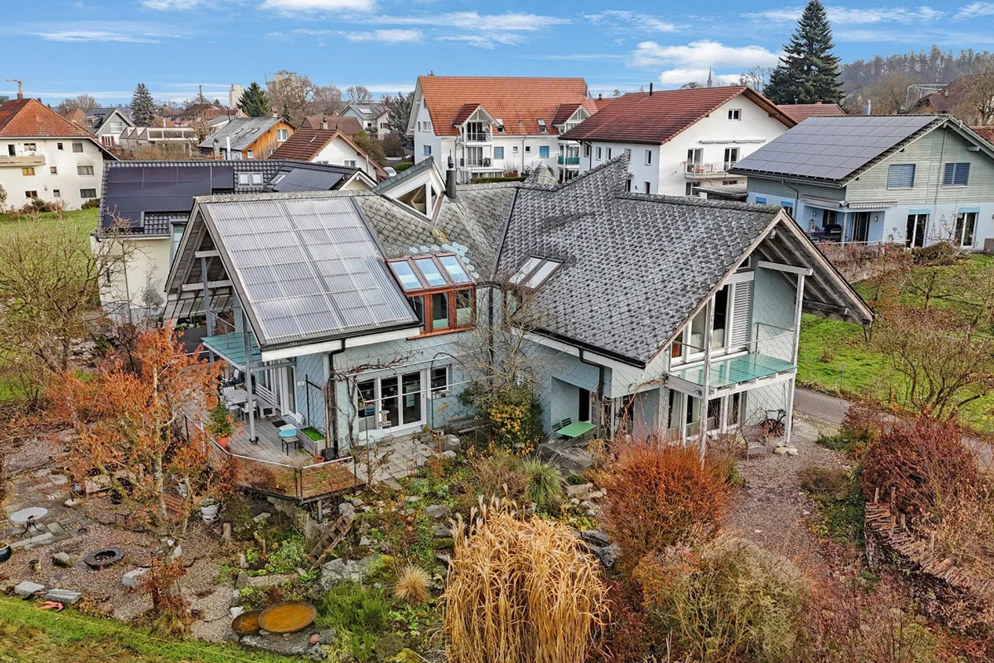 RESERVED: Centrally located residential property in Oberönz - Photo 2 of 11