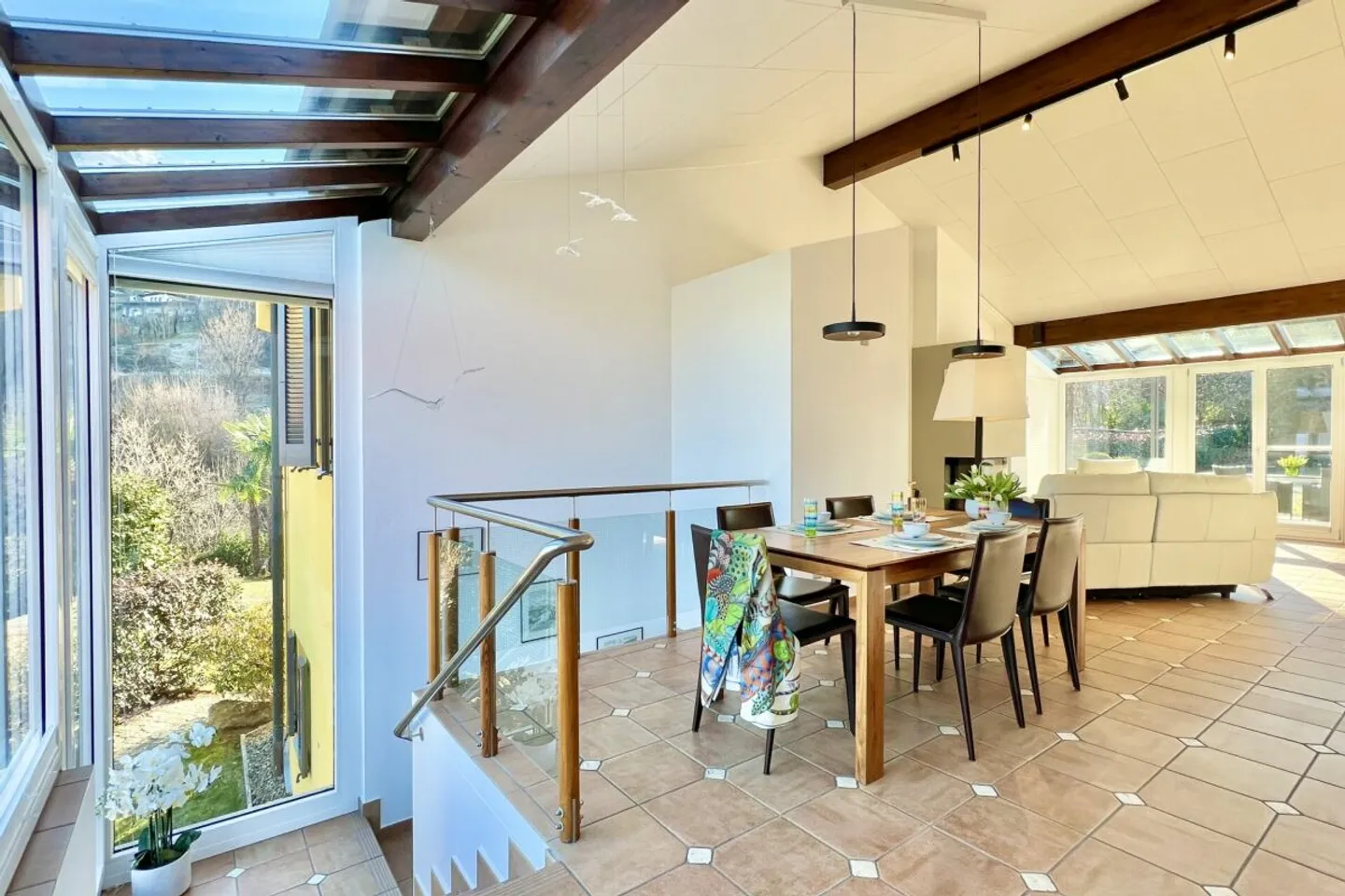 Villa in posizione soleggiata tutto l'anno con casa per gli ospiti separata e bellissimo terreno - in ottime condizioni! - Foto 9 di 56