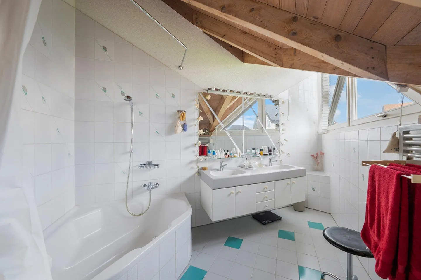 RESERVED: Centrally located residential property in Oberönz - Photo 10 of 11