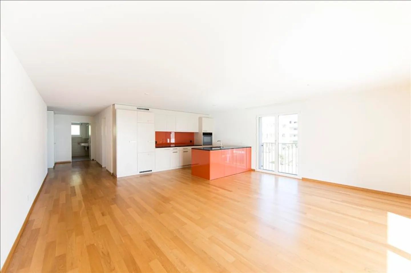 Appartamento moderno con balcone - Foto 4 di 7