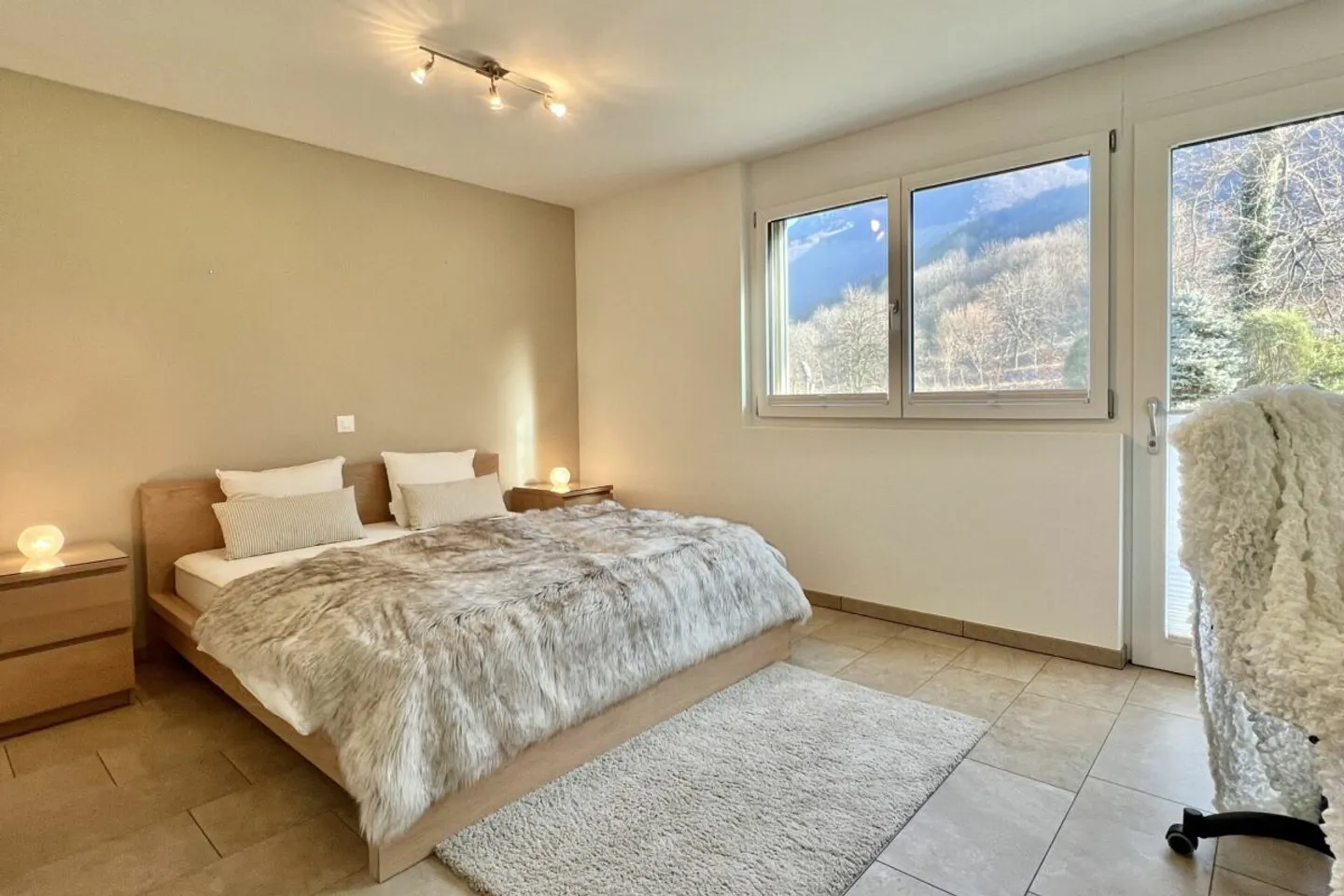 Villa in posizione soleggiata tutto l'anno con casa per gli ospiti separata e bellissimo terreno - in ottime condizioni! - Foto 16 di 56