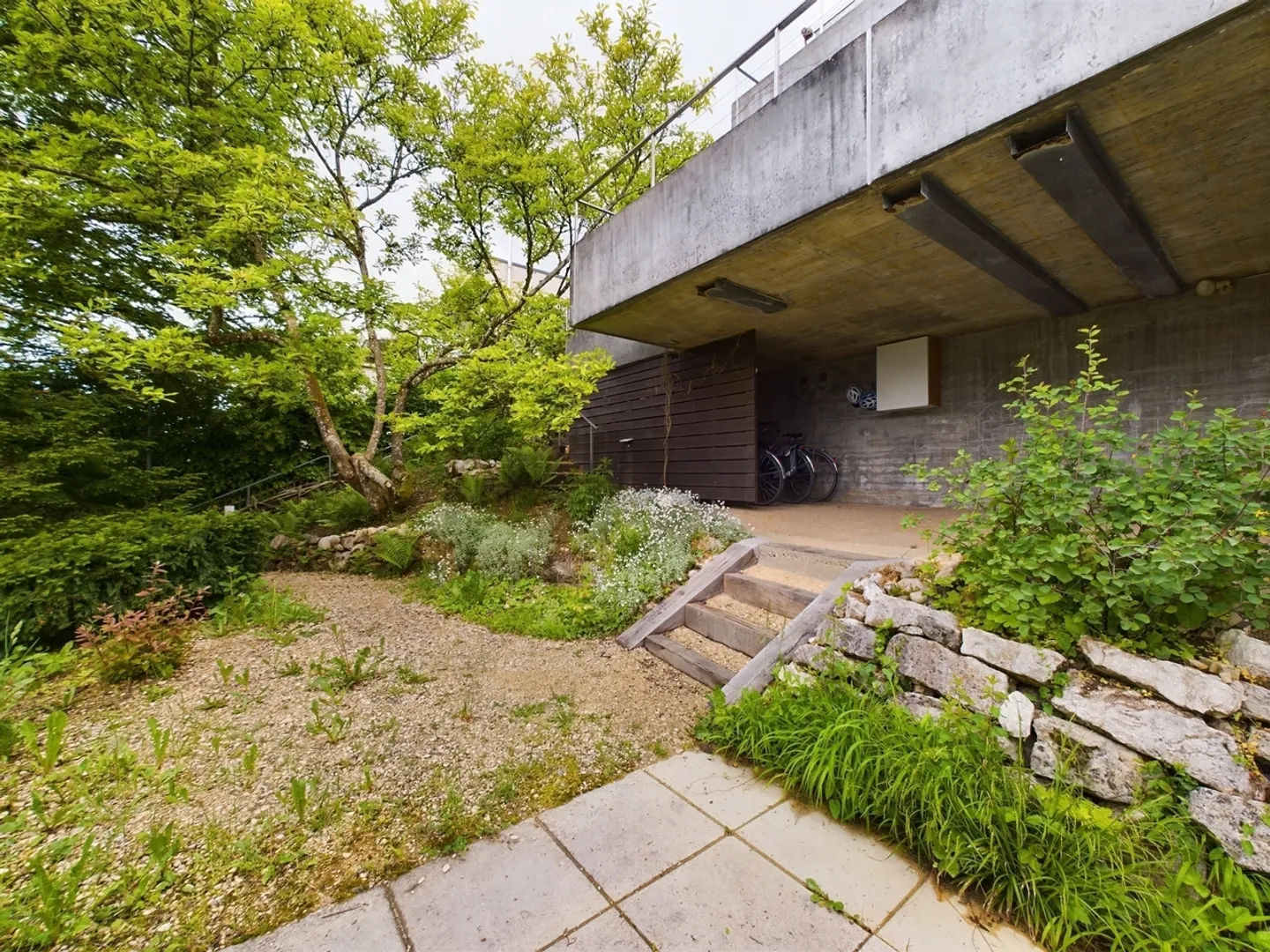 Panoramic view and 90 m² balcony - Photo 10 of 11