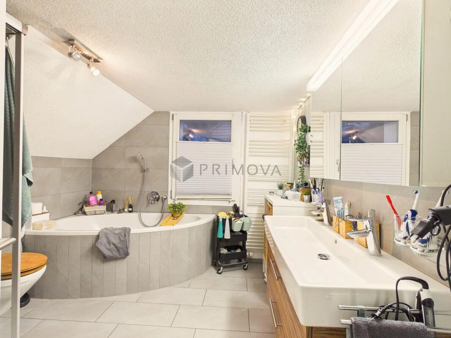 Maison individuelle confortable à un prix raisonnable avec une grande terrasse directement au bord de la rivière et pourtant très centrale ! - Photo 10 sur 13