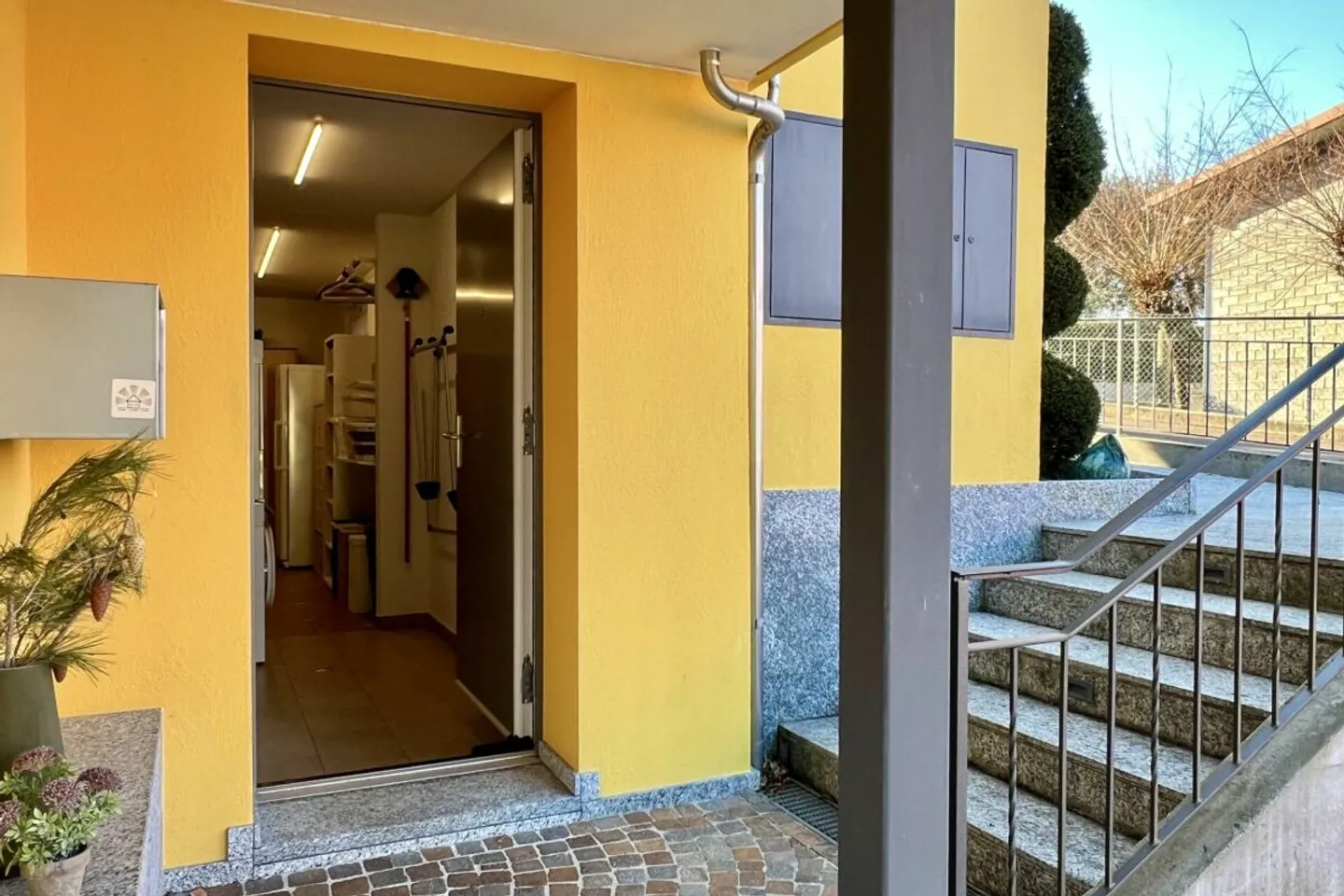 Villa in posizione soleggiata tutto l'anno con casa per gli ospiti separata e bellissimo terreno - in ottime condizioni! - Foto 24 di 56