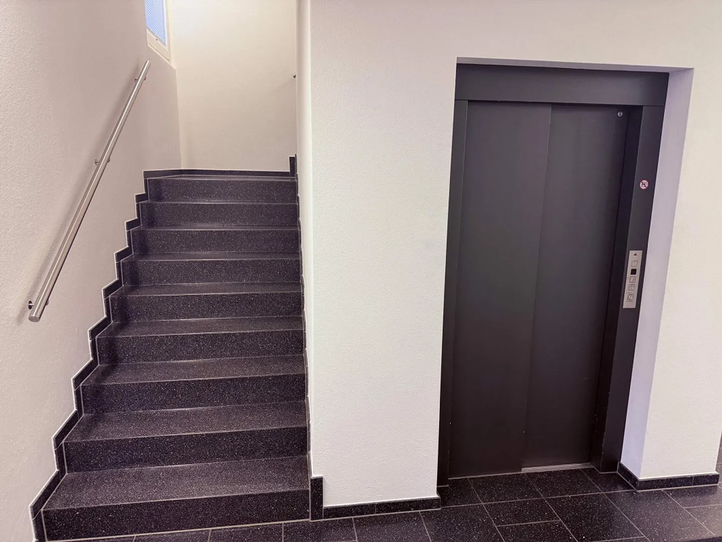 Appartamento spazioso e arredato di 4 ½ stanze disponibile per 6 mesi - Foto 20 di 22