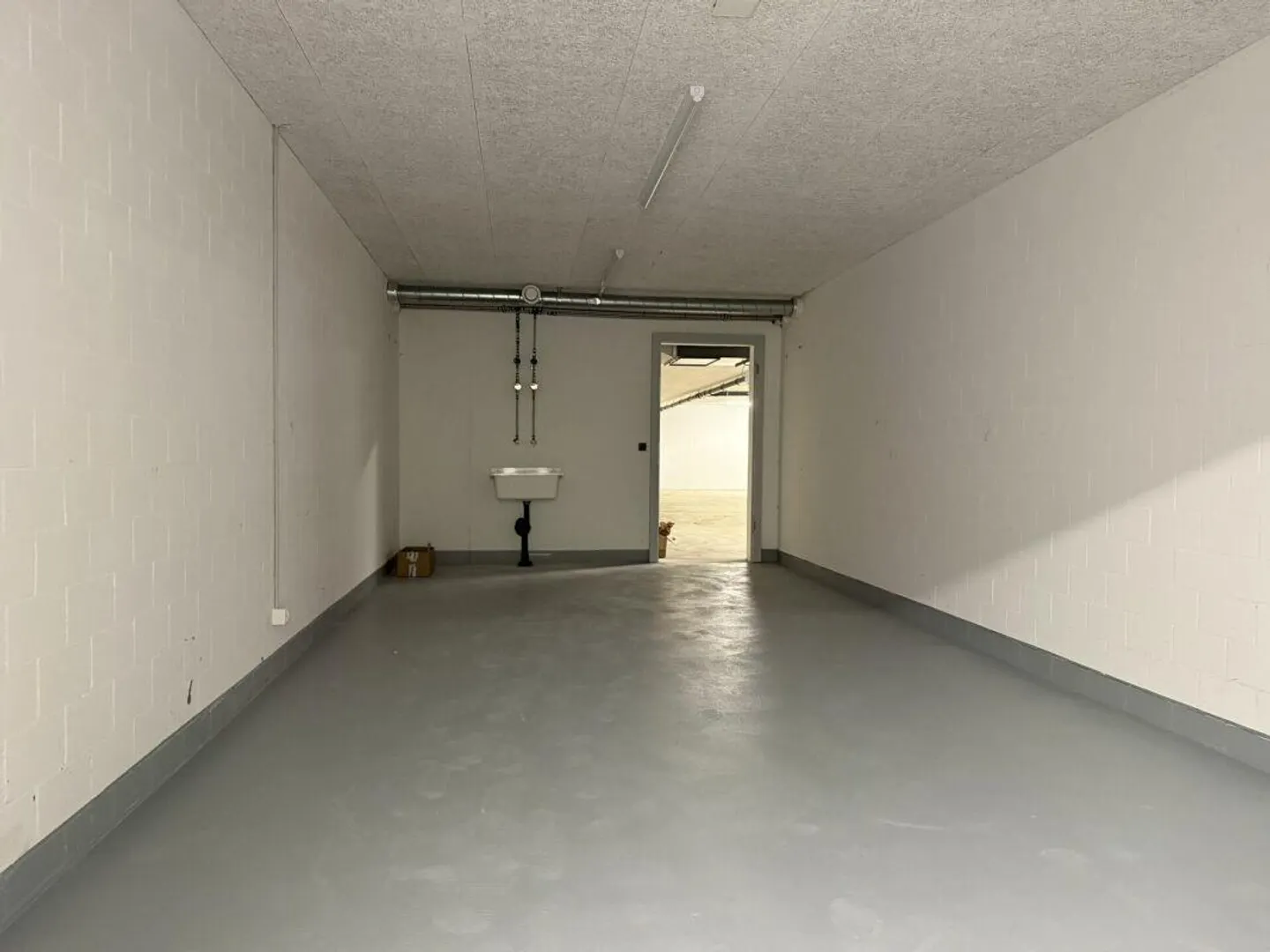 Grand espace de loisirs (29,6 m2) avec raccordement d'eau - Photo 5 sur 12