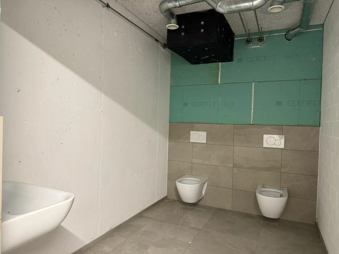 Grand espace de loisirs (29,6 m2) avec raccordement d'eau - Photo 6 sur 12