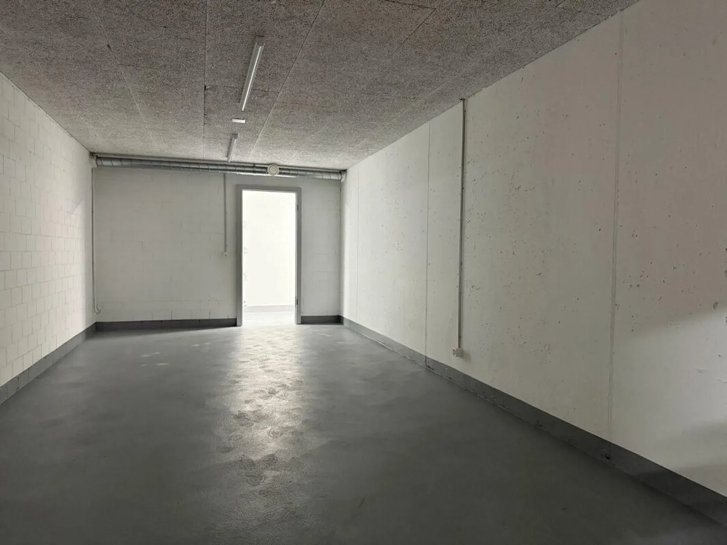Grand espace de loisirs (29,6 m2) avec raccordement d'eau - Photo 11 sur 12