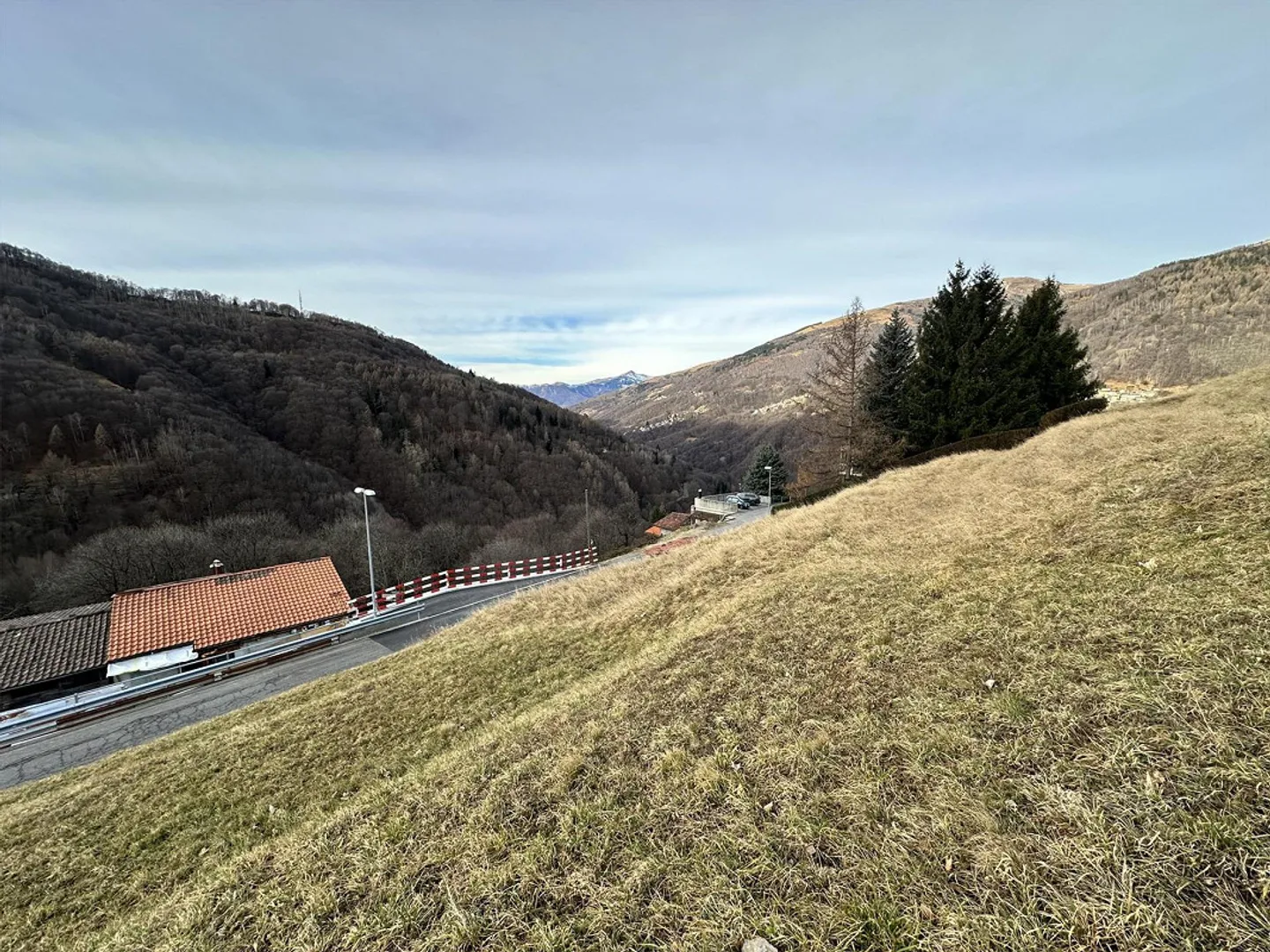 BAUBARES LAND FÜR 3-4 WOHNEINHEITEN IN CERTARA - Foto 2 von 8