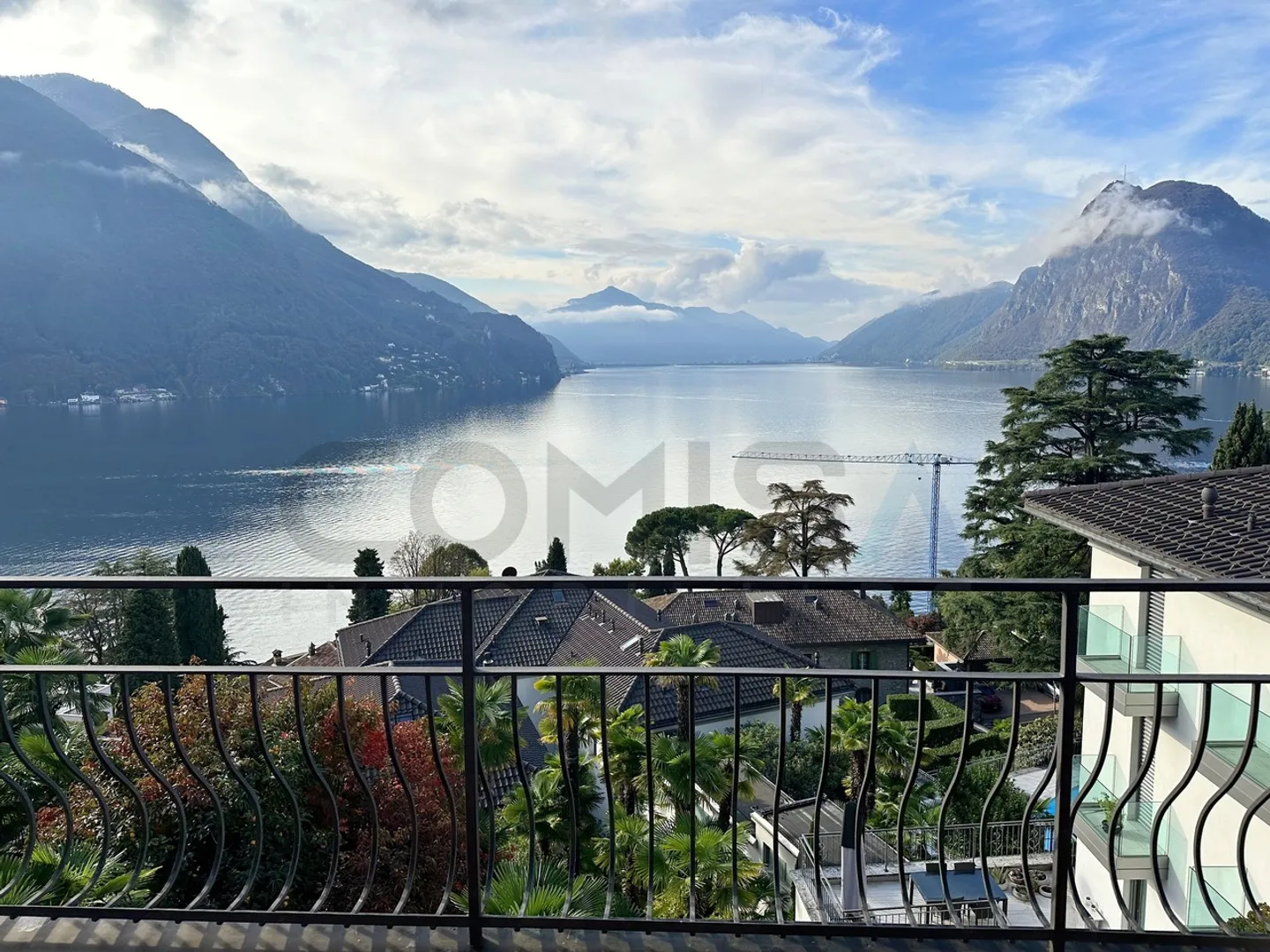 CASTAGNOLA Villa de 7,5 pièces avec une vue splendide sur le lac de Lugano - Photo 2 sur 5