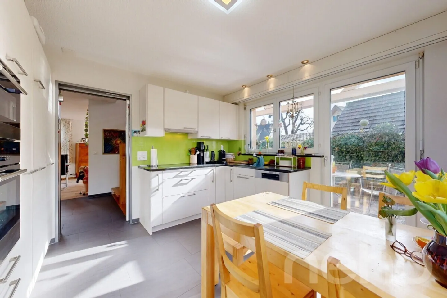 Maison individuelle moderne avec jardin et beaucoup d'espace - Photo 2 sur 12