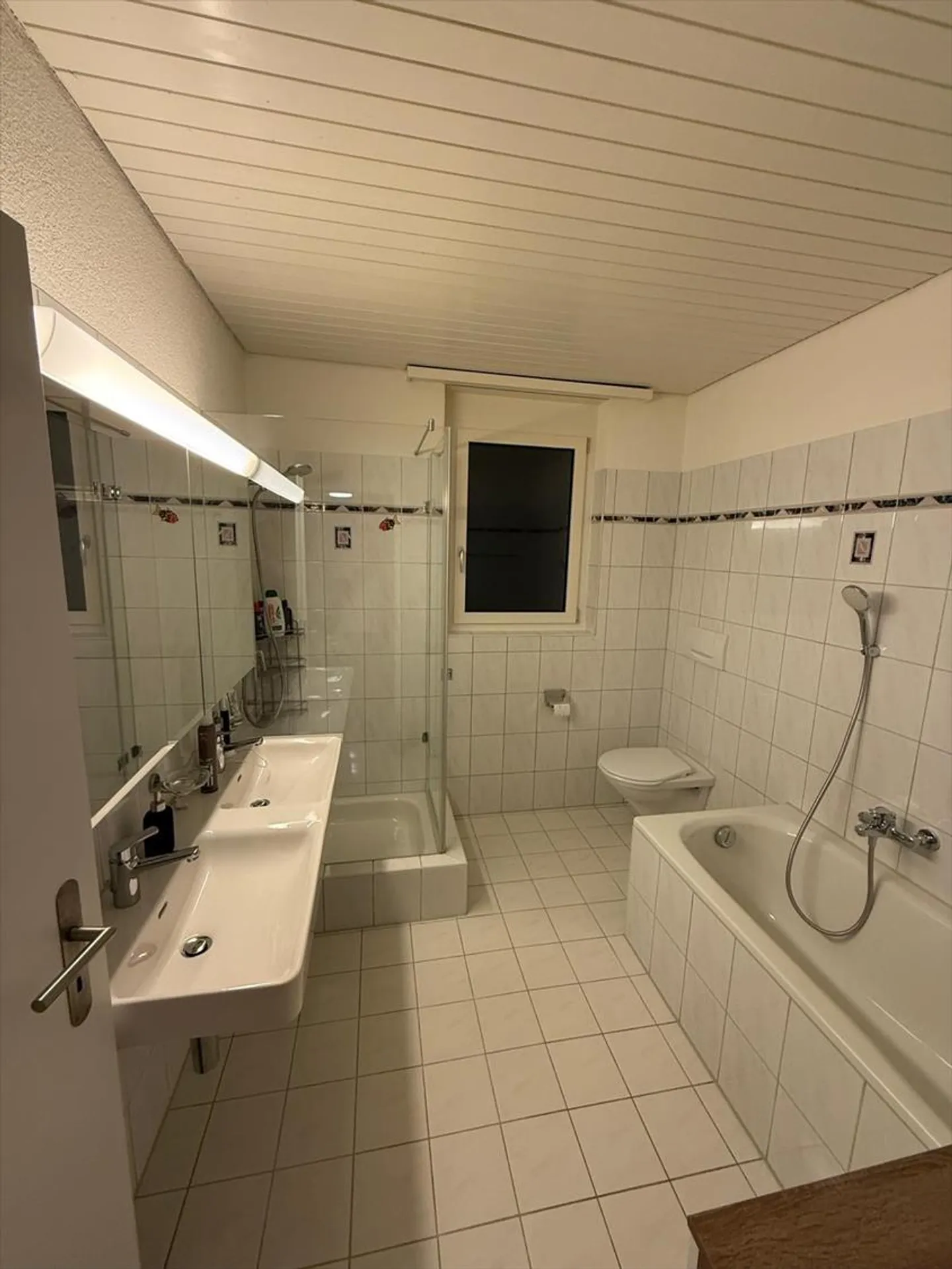 Appartement charmant et proche de la ville - Photo 3 sur 7