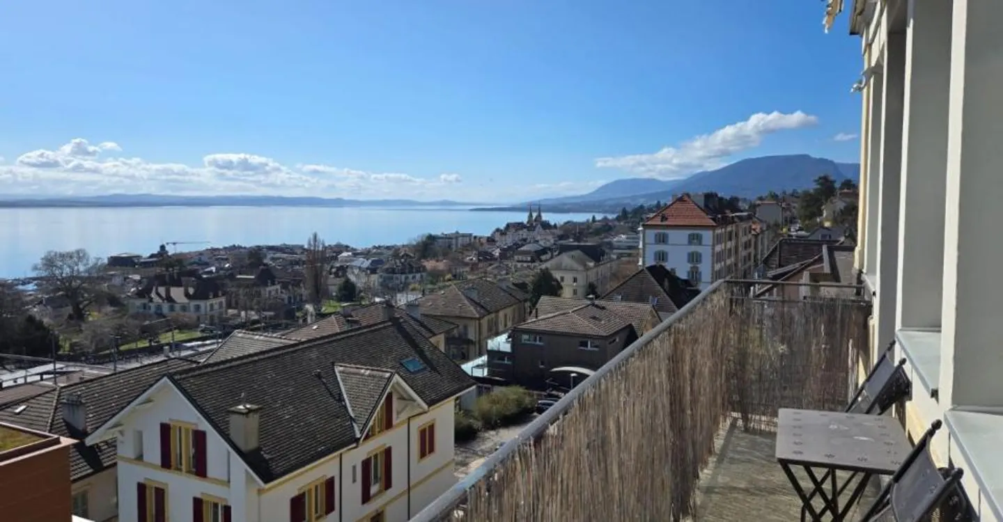 Große Wohnung mit Blick auf den See und die Alpen - Erster Nettomietzins angeboten - Foto 1 von 10