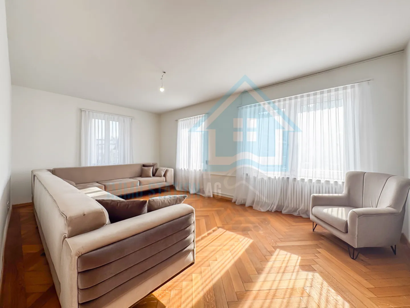 Lichtdurchflutete 2.5-Zimmer-Wohnung an zentraler Lage in Murgenthal - Photo 2 of 16