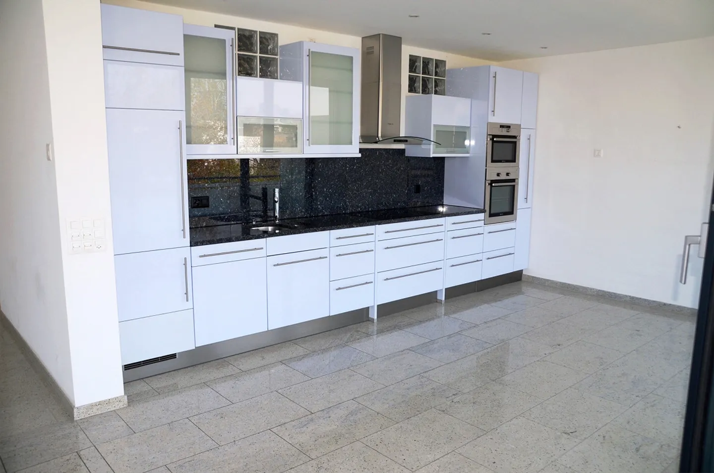 Exclusive 3.5 Room Apartment with Large Balcony - Photo 2 of 11