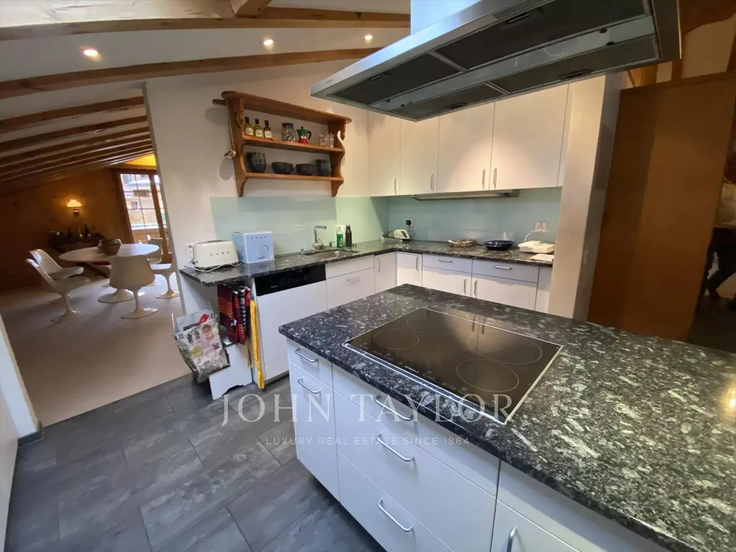 Apartment - Photo 8 of 13