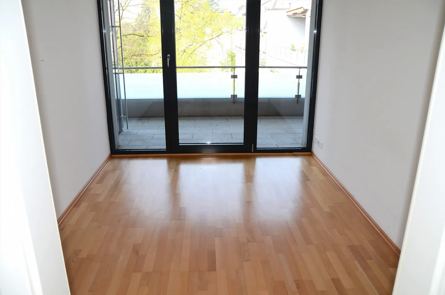 Exclusive 3.5 Room Apartment with Large Balcony - Photo 6 of 11