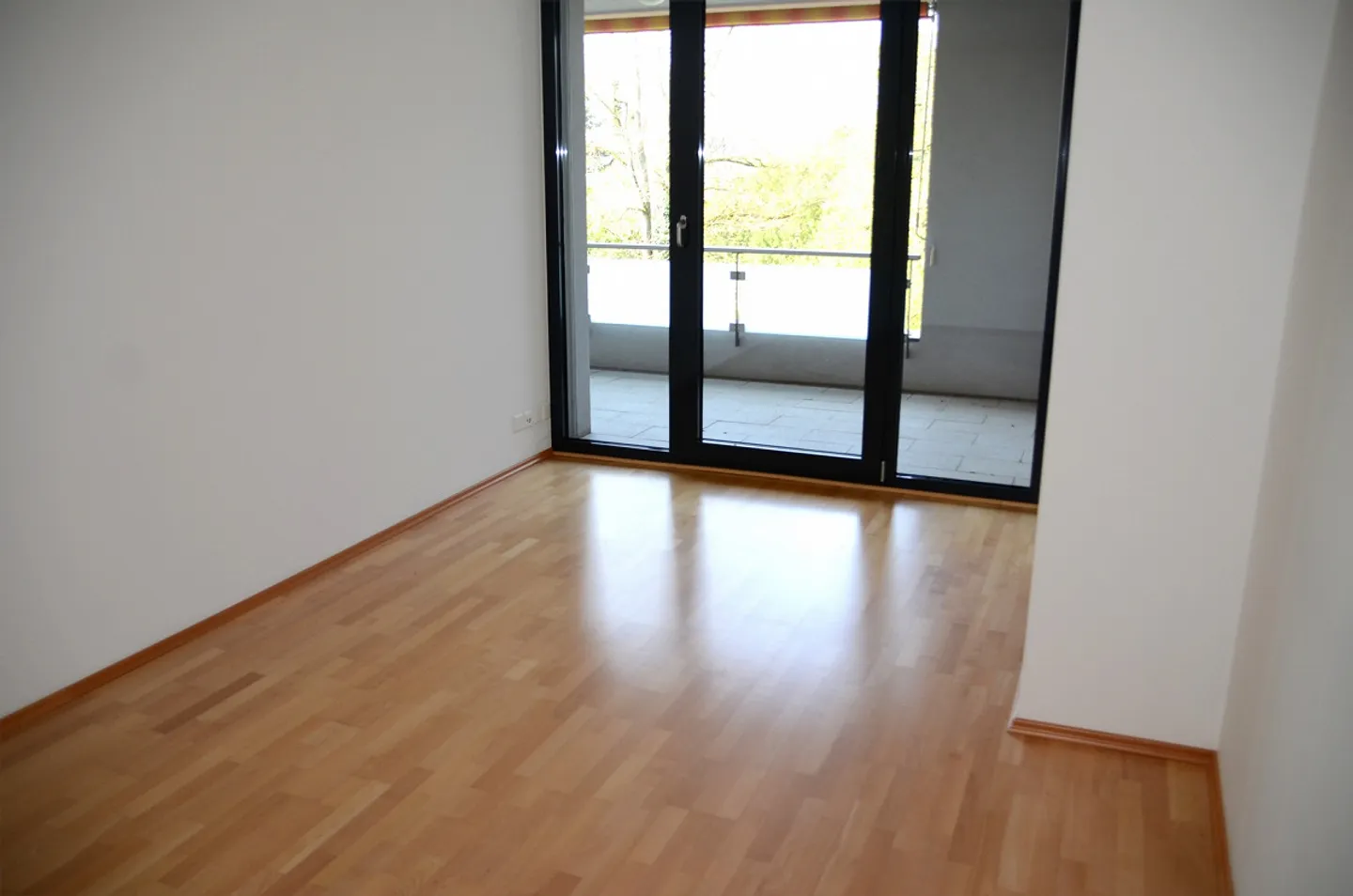 Exclusive 3.5 Room Apartment with Large Balcony - Photo 7 of 11