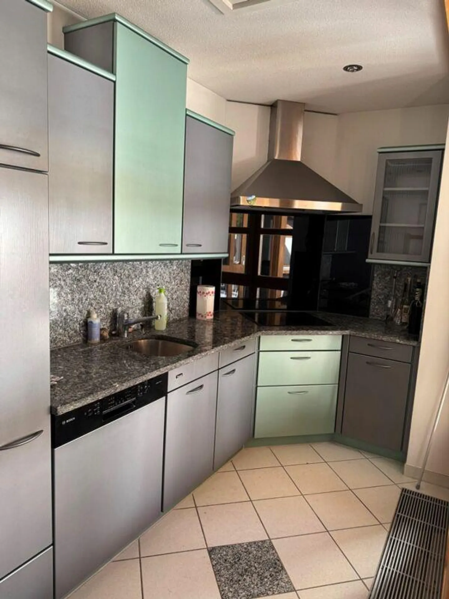 Appartement sous les combles 2 1/2 pièces avec galerie - emplacement calme dans le village - Photo 7 sur 10