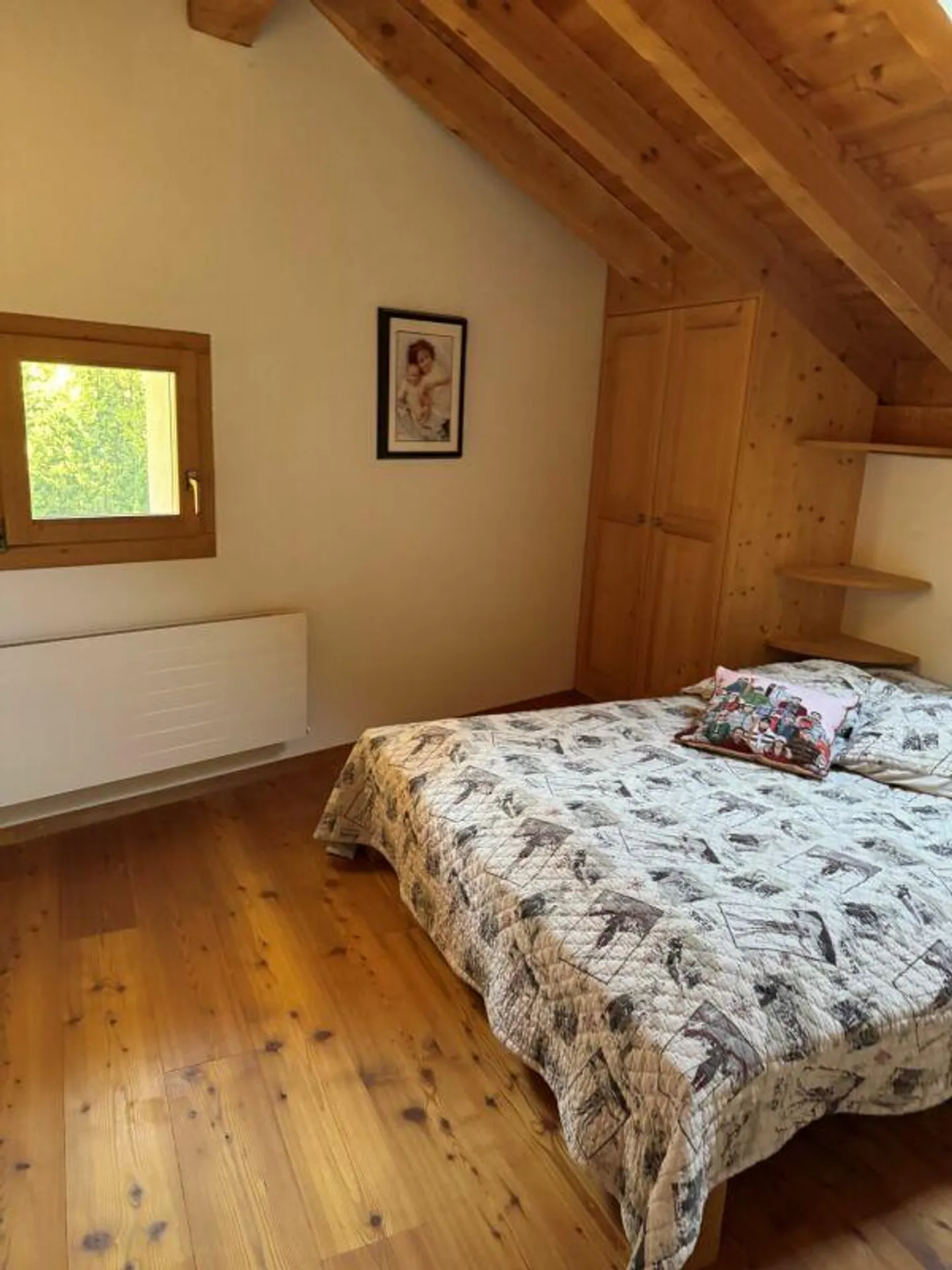 Appartement sous les combles 2 1/2 pièces avec galerie - emplacement calme dans le village - Photo 9 sur 10