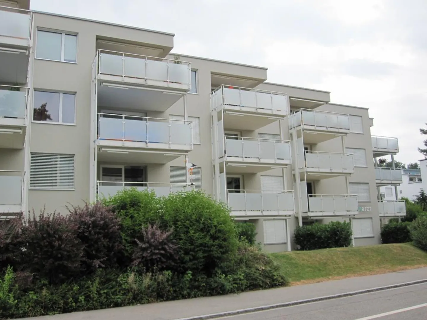 Appartement moderne à louer avec grand balcon - Photo 1 sur 9