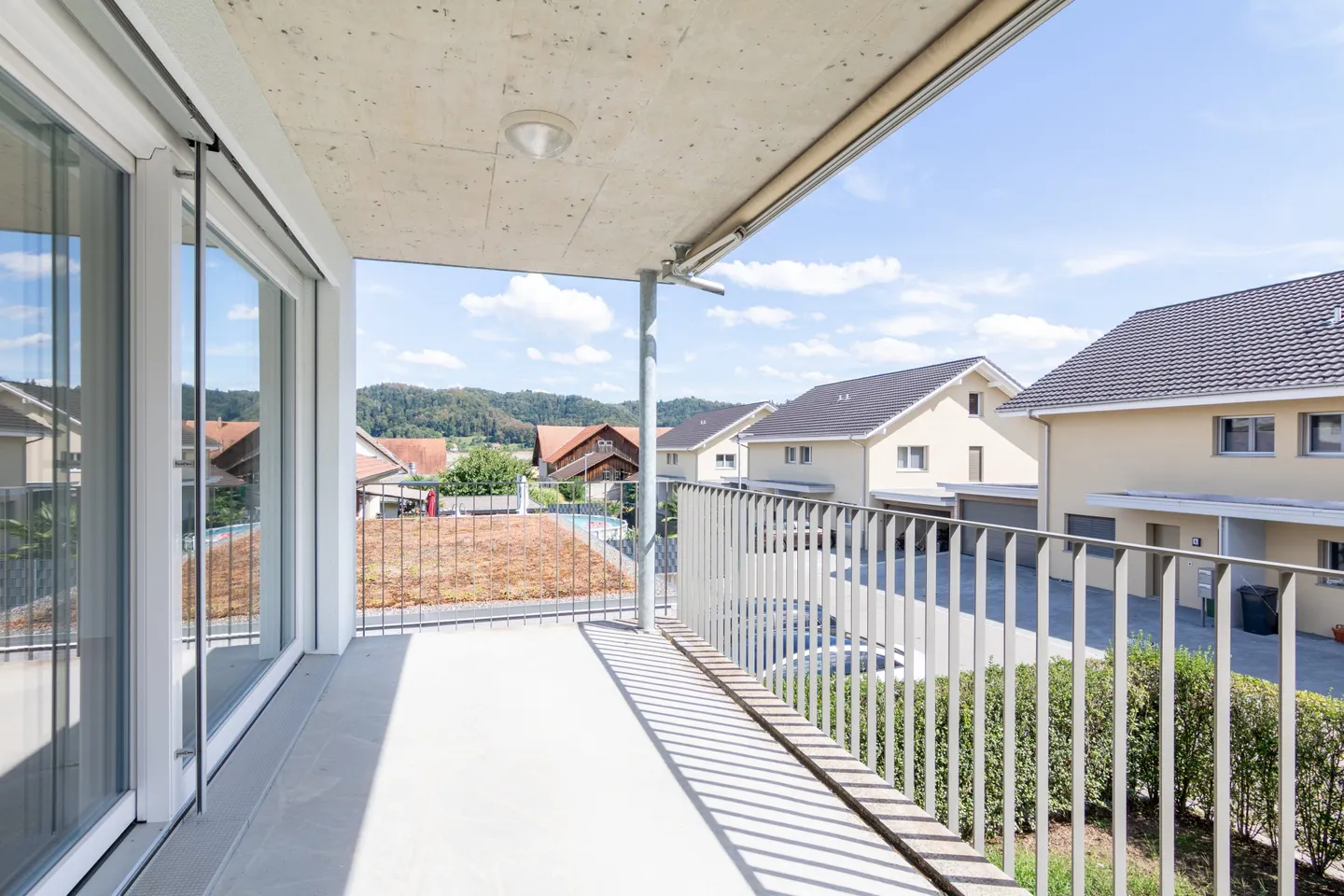 Modern 2.5-room apartment on the 1st floor with balcony, Staffelbach - Photo 2 of 10