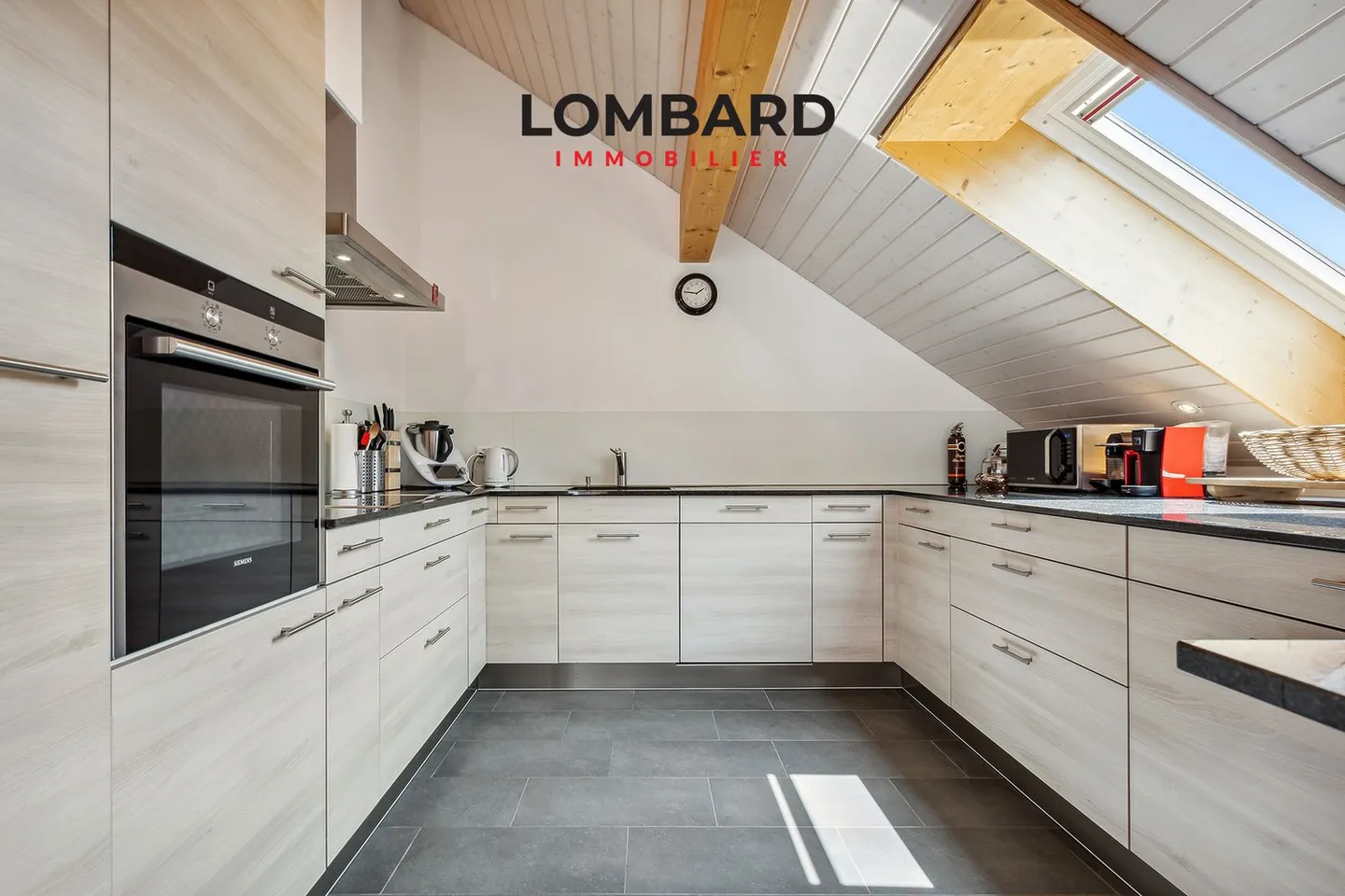 ***RÉSERVÉ*** Grand grenier avec 4,5 pièces et vue sur le lac - Photo 3 sur 12