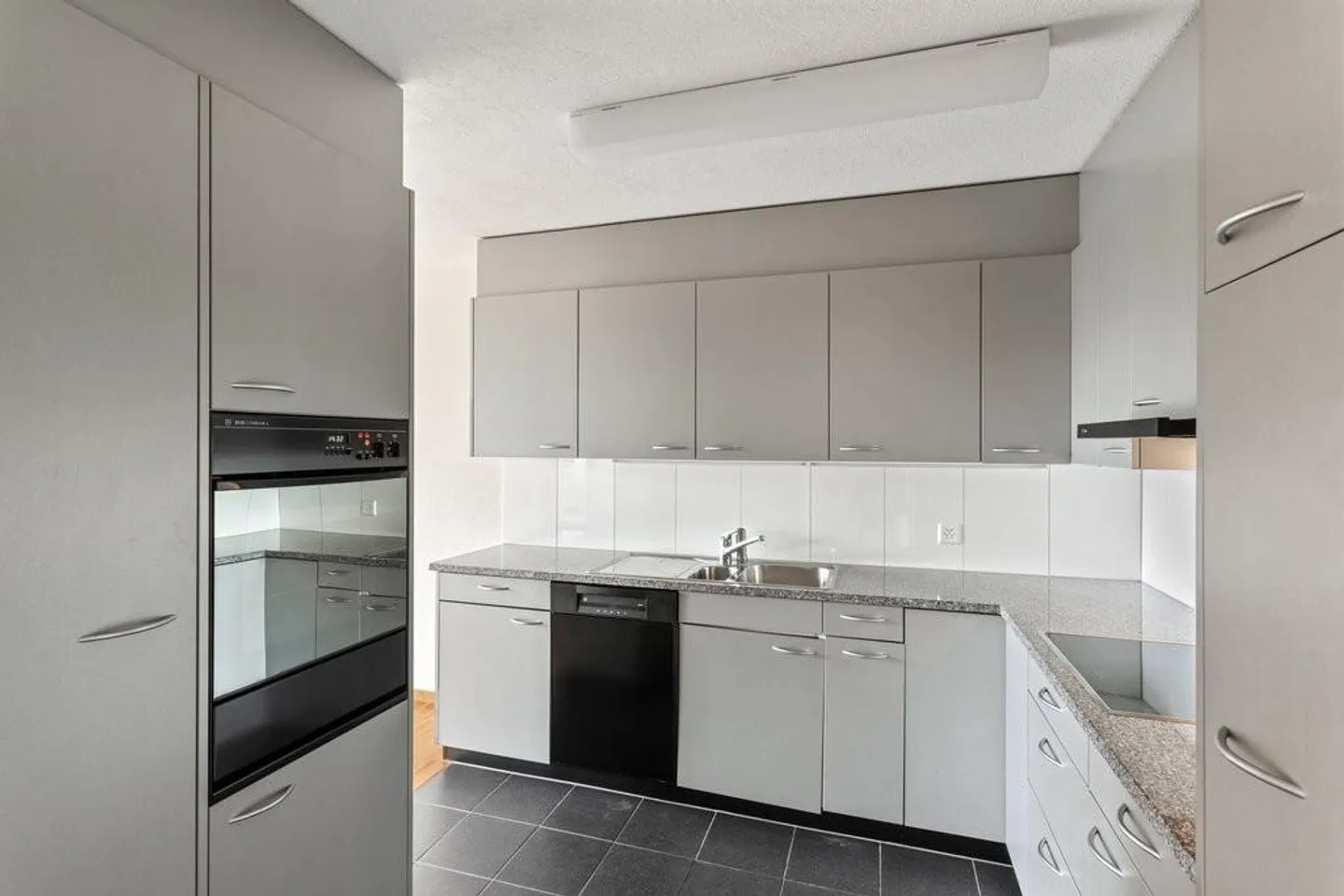 Ici attend votre nouveau chez-vous - Photo 2 sur 12