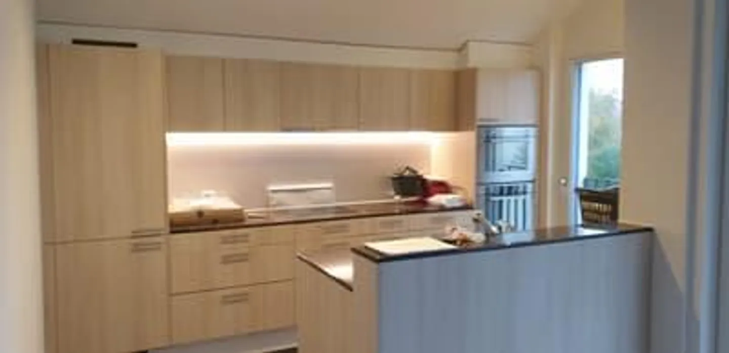 Découvrez ce spacieux penthouse de 4,5 pièces au 2ème étage - Photo 3 sur 7