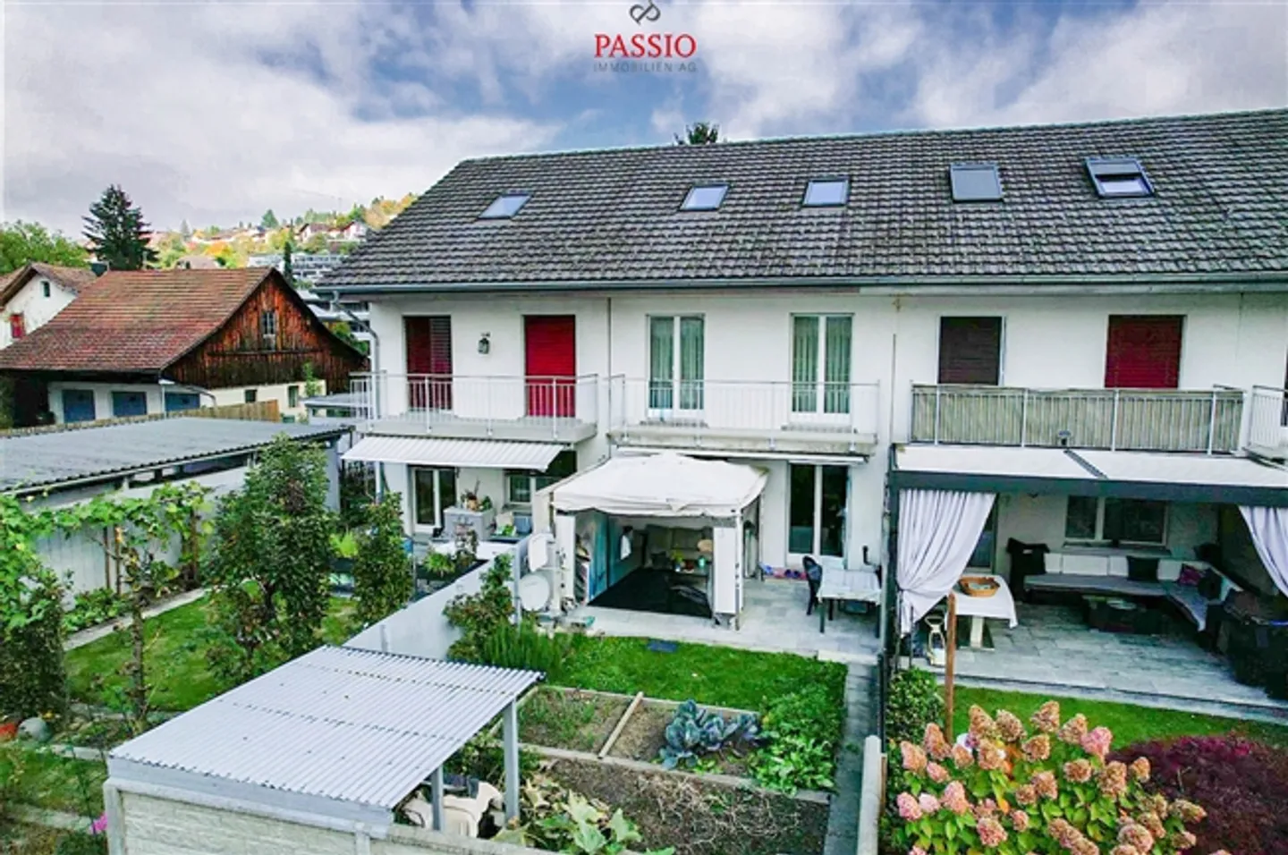 Row house for sale - Photo 1 of 20