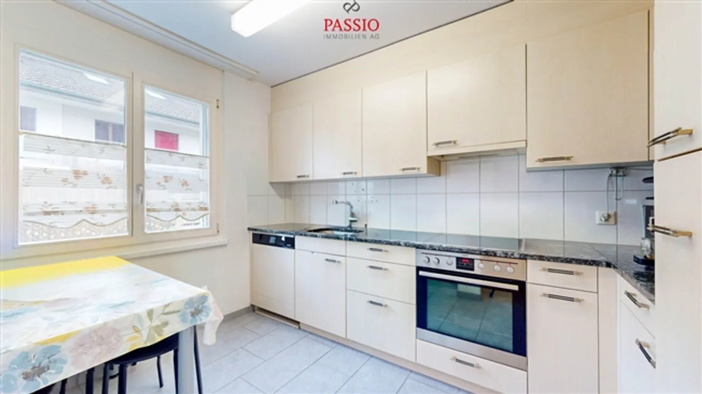 Row house for sale - Photo 4 of 20