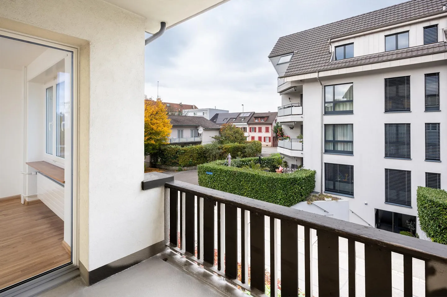 Bright Apartment - Central & Quiet Location in Muttenz near Tram Station! - Photo 4 of 13